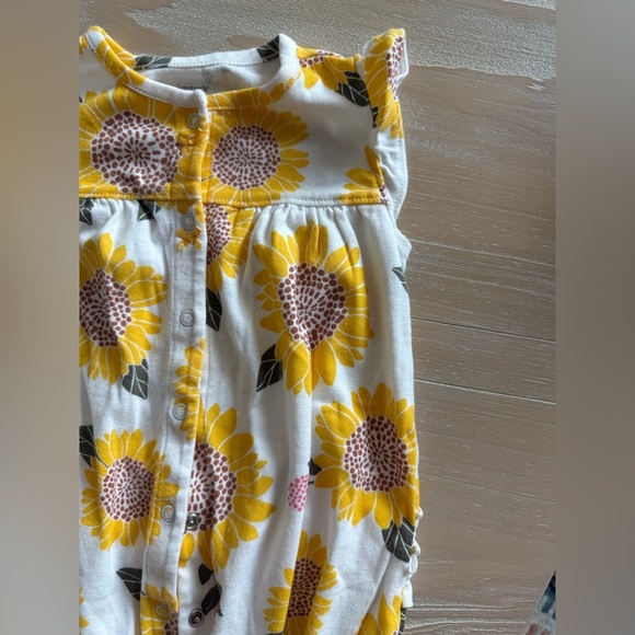 Carter’s|Baby girl white Sunflower print bubble romper with ruffles•••boho 24M - Picture 2 of 6
